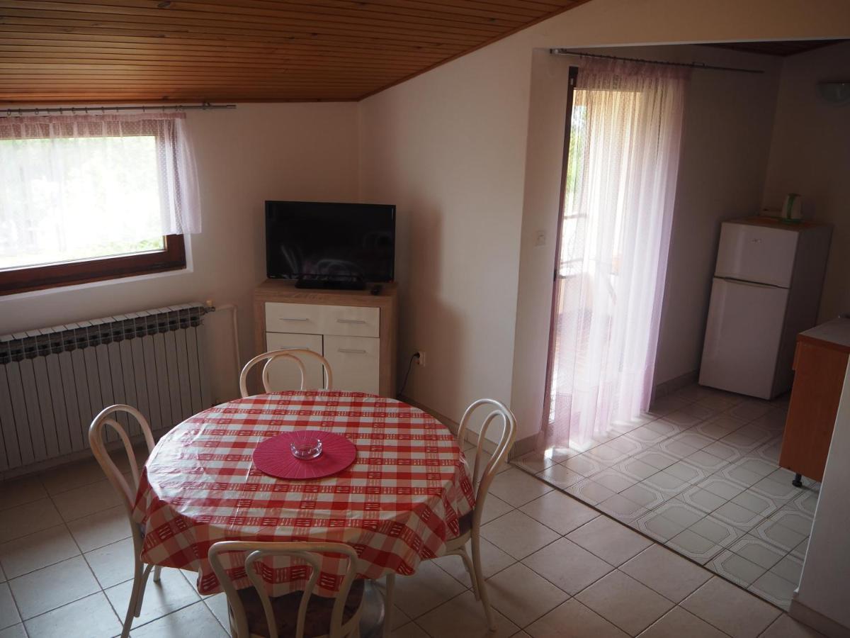 Apartmani Otavio Ровин Екстериор снимка