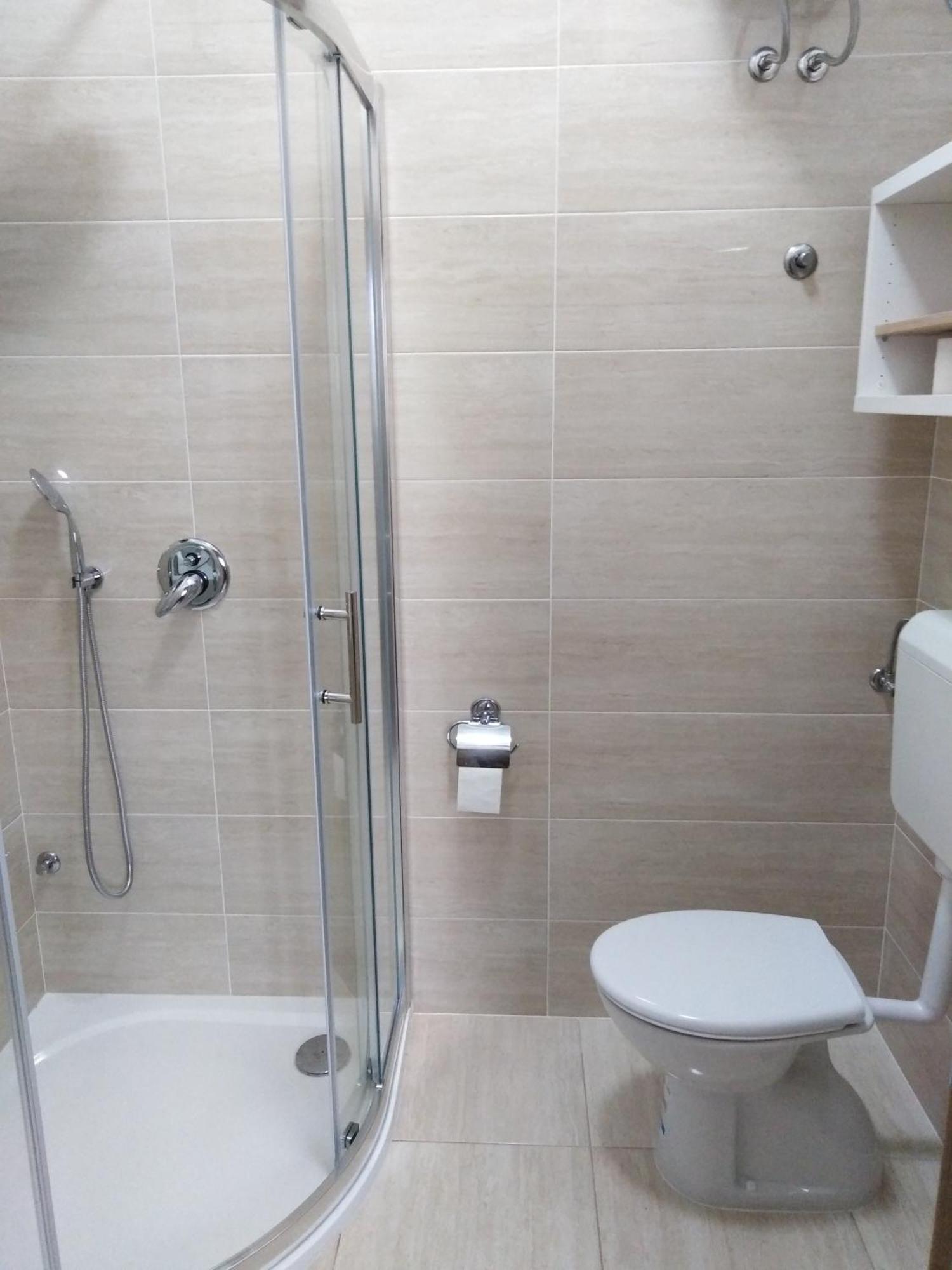 Apartmani Otavio Ровин Екстериор снимка