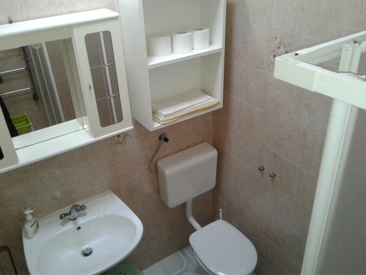 Apartmani Otavio Ровин Екстериор снимка