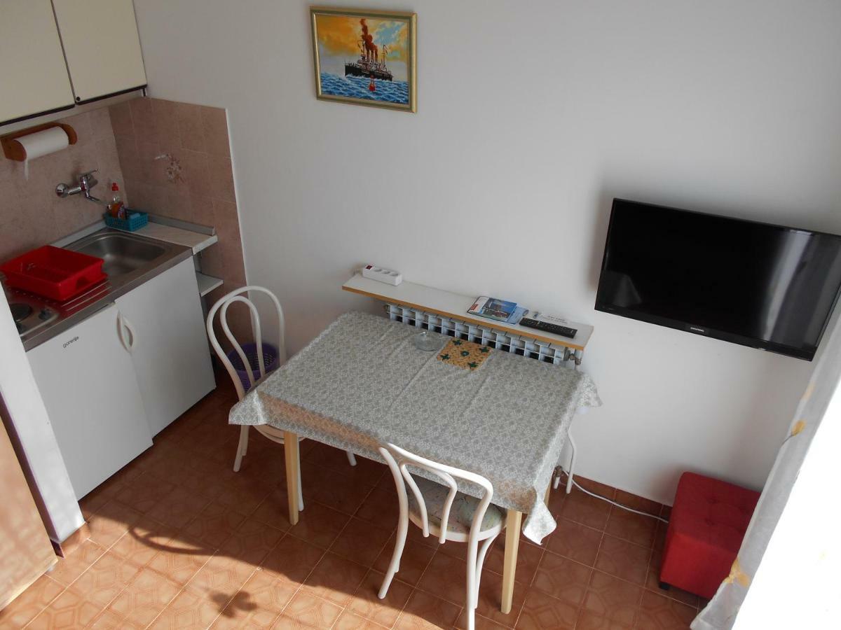 Apartmani Otavio Ровин Екстериор снимка