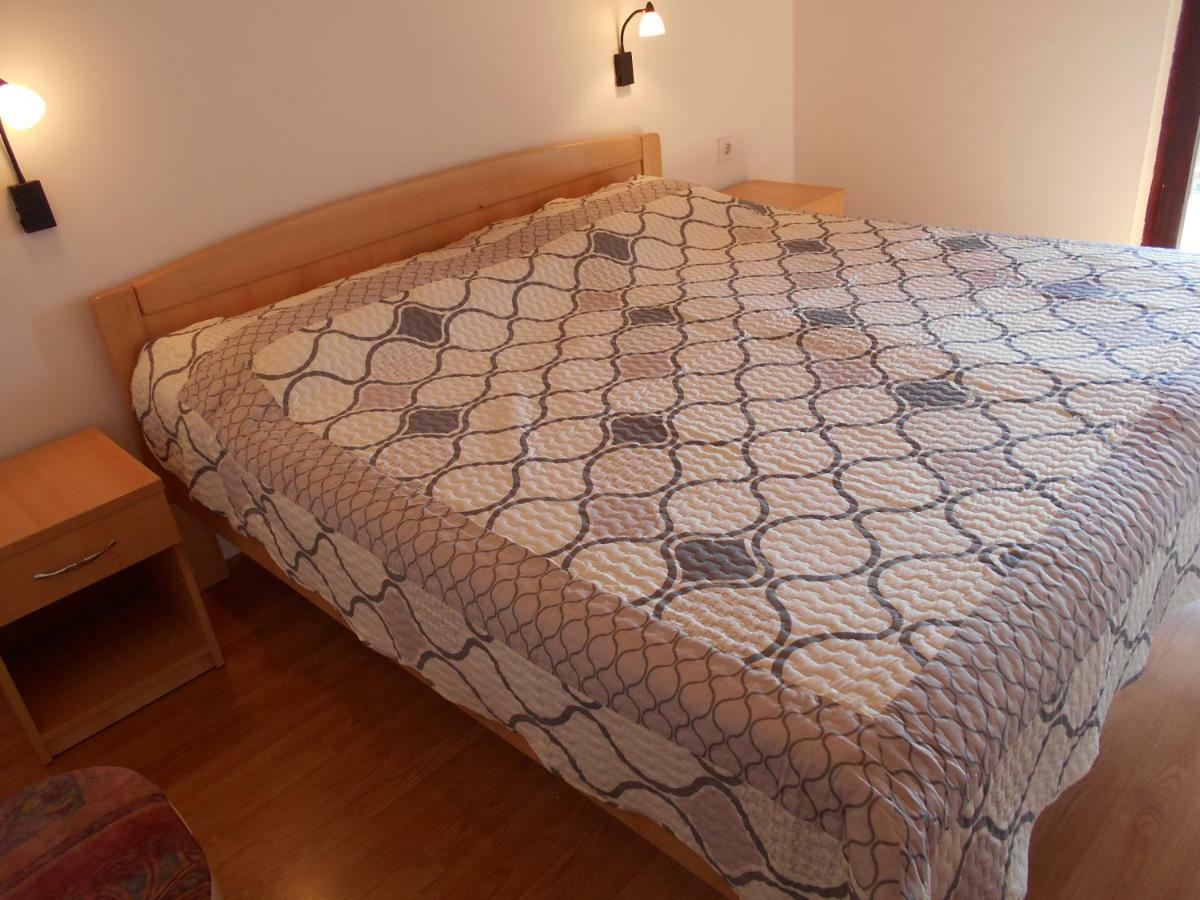 Apartmani Otavio Ровин Екстериор снимка