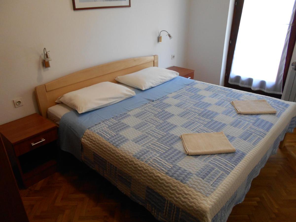 Apartmani Otavio Ровин Екстериор снимка