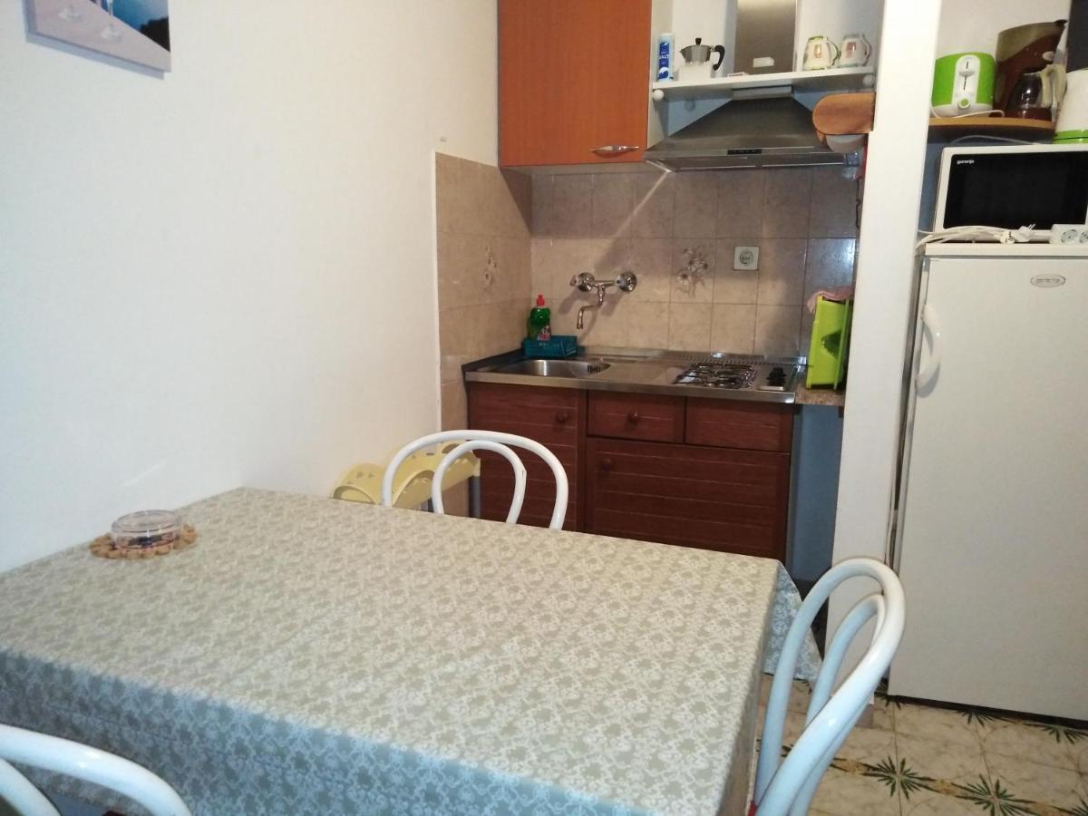 Apartmani Otavio Ровин Екстериор снимка